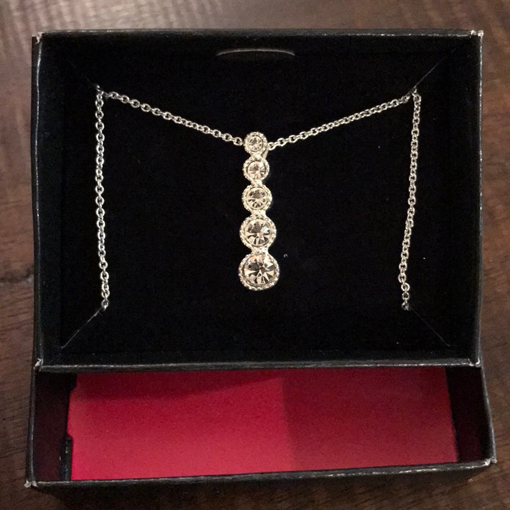 ‼️LAST DAY‼️NIB~Avon Rare Diamonds Necklace - Picture 4 of 8